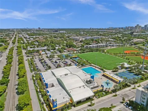 114 SE 8th Street Hallandale Beach FL 33009