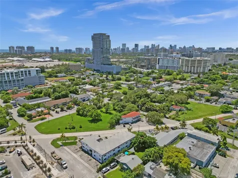 114 SE 8th Street Hallandale Beach FL 33009