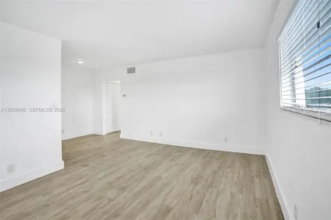 114 SE 8th Street Hallandale Beach FL 33009