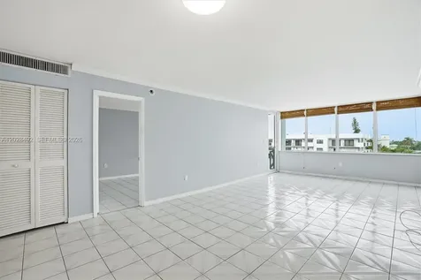 8233 Harding Avenue Miami Beach FL 33141