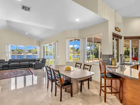 2710 Walkers Way Weston FL 33331