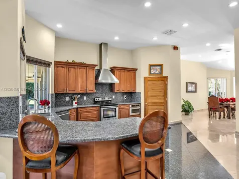 2710 Walkers Way Weston FL 33331