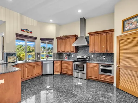 2710 Walkers Way Weston FL 33331