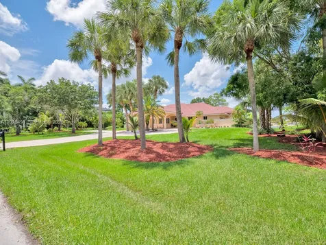 2710 Walkers Way Weston FL 33331