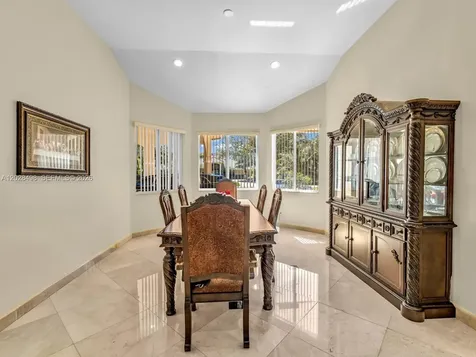2710 Walkers Way Weston FL 33331