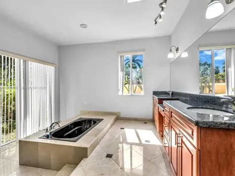 2710 Walkers Way Weston FL 33331