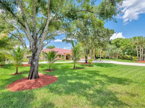 2710 Walkers Way Weston FL 33331