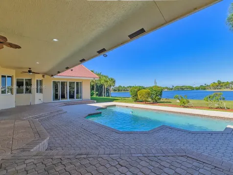 2710 Walkers Way Weston FL 33331