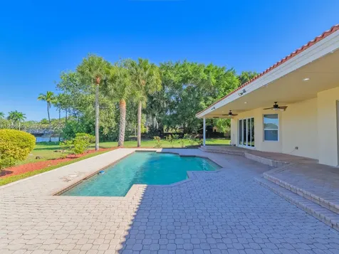 2710 Walkers Way Weston FL 33331