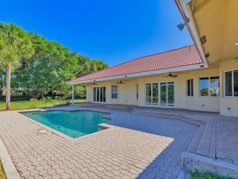 2710 Walkers Way Weston FL 33331