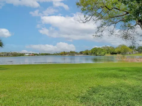 2710 Walkers Way Weston FL 33331