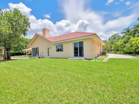 2710 Walkers Way Weston FL 33331