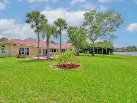 2710 Walkers Way Weston FL 33331