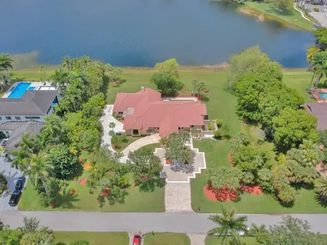 2710 Walkers Way Weston FL 33331