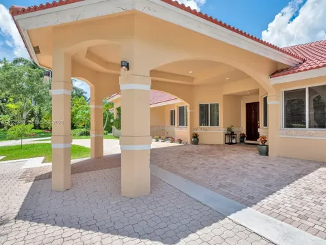 2710 Walkers Way Weston FL 33331