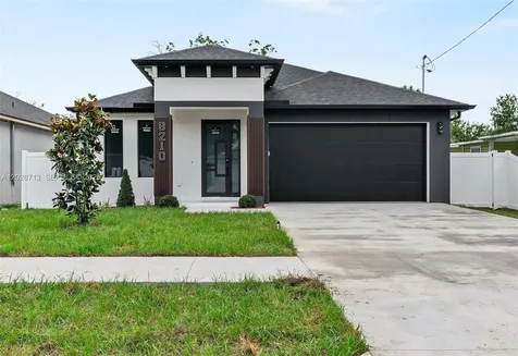 8210 N Elmer St, Tampa FL 33604