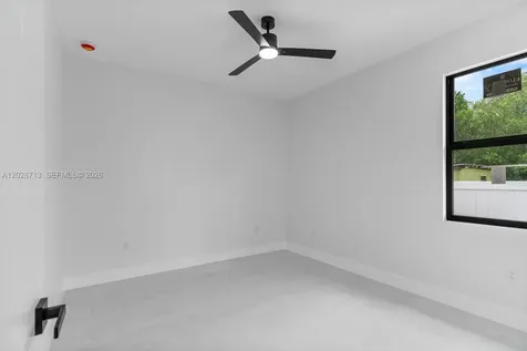 8210 N Elmer St, Tampa FL 33604