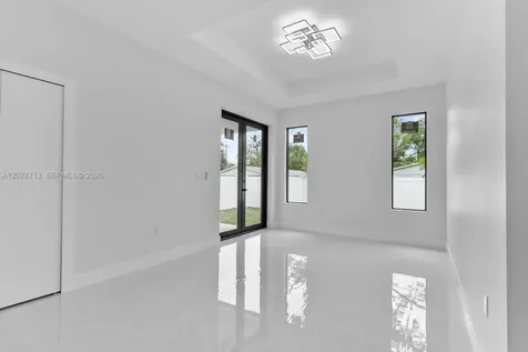 8210 N Elmer St, Tampa FL 33604
