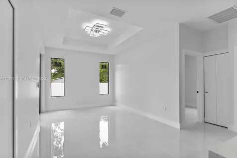 8210 N Elmer St, Tampa FL 33604