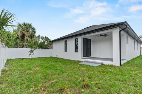 8210 N Elmer St, Tampa FL 33604