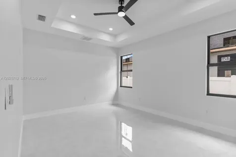 8210 N Elmer St, Tampa FL 33604