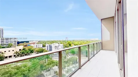 2678 Tigertail Coconut Grove FL 33133