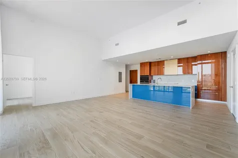 2678 Tigertail Coconut Grove FL 33133