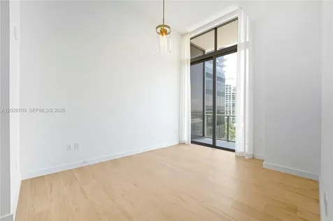2678 Tigertail Coconut Grove FL 33133
