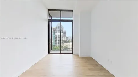 2678 Tigertail Coconut Grove FL 33133