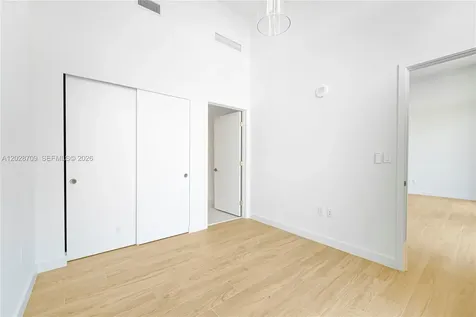 2678 Tigertail Coconut Grove FL 33133