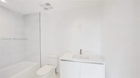 2678 Tigertail Coconut Grove FL 33133