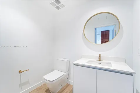 2678 Tigertail Coconut Grove FL 33133