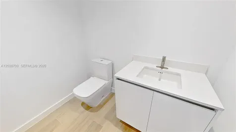 2678 Tigertail Coconut Grove FL 33133