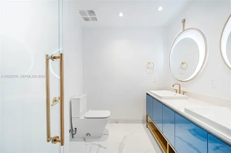 2678 Tigertail Coconut Grove FL 33133