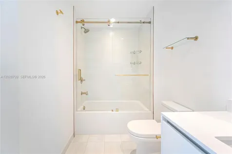 2678 Tigertail Coconut Grove FL 33133