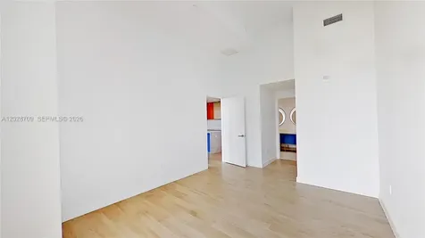 2678 Tigertail Coconut Grove FL 33133