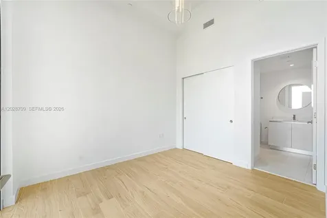 2678 Tigertail Coconut Grove FL 33133