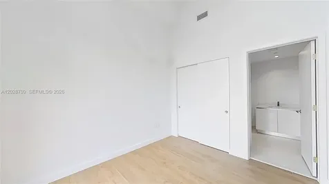 2678 Tigertail Coconut Grove FL 33133