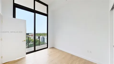 2678 Tigertail Coconut Grove FL 33133