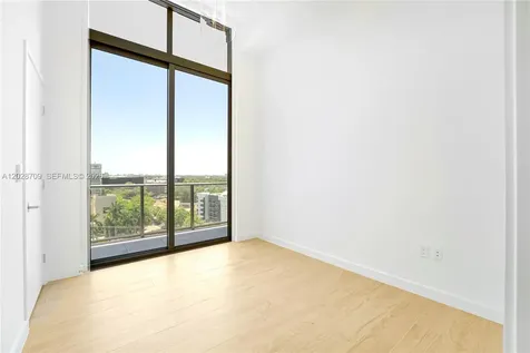 2678 Tigertail Coconut Grove FL 33133