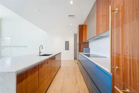 2678 Tigertail Coconut Grove FL 33133