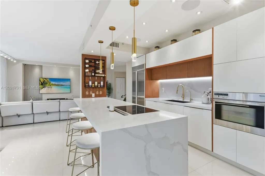 3500 Mystic Pointe Drive Aventura FL 33180
