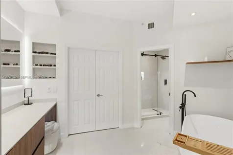 3500 Mystic Pointe Drive Aventura FL 33180