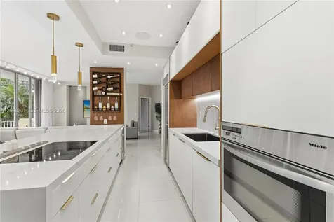 3500 Mystic Pointe Drive Aventura FL 33180