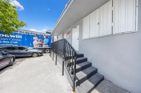 1085 E 27th Street Hialeah FL 33013