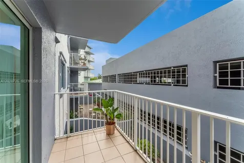 2415 NW 16th St Road Miami FL 33125