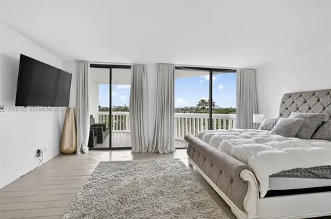 1000 Island Boulevard Aventura FL 33160