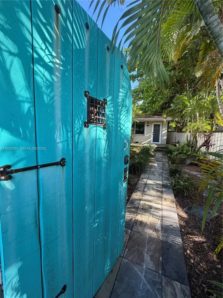 2726 SW 25th Terrace Miami FL 33133