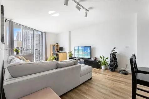 325 S Biscayne Boulevard Miami FL 33131