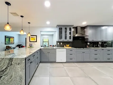 10460 NW 4th Street Plantation FL 33324